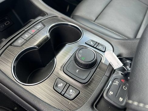 Used 2023 GMC Acadia SLT w/ Elevation Edition FWD image 24