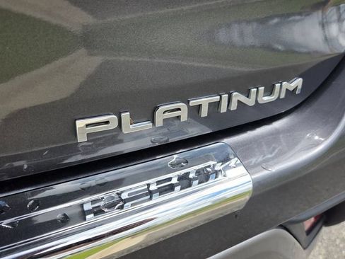 Used 2023 Toyota Highlander Platinum FWD image 10