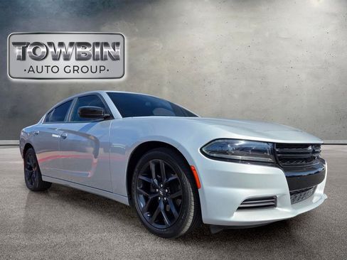 Used 2022 Dodge Charger SXT w/ Blacktop Package RWD image 2