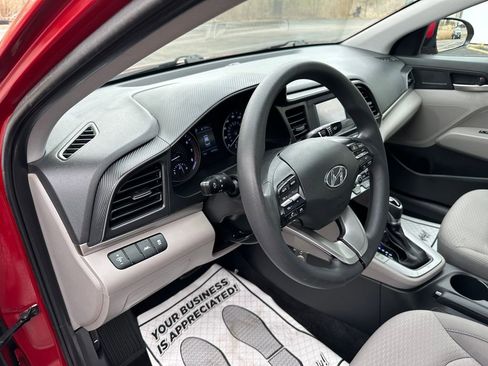 Used 2020 Hyundai Elantra SE image 19