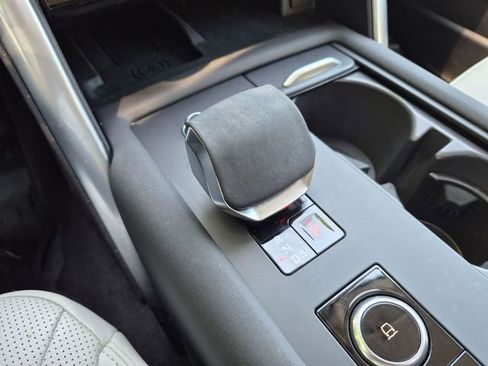 Used 2025 Land Rover Discovery S AWD/4WD image 12