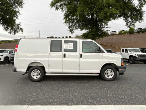 Used 2025 Chevrolet Express 2500 w/ Driver Convenience Package RWD image 6