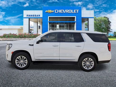 Used 2024 GMC Yukon SLT w/ SLT Premium Package image 4