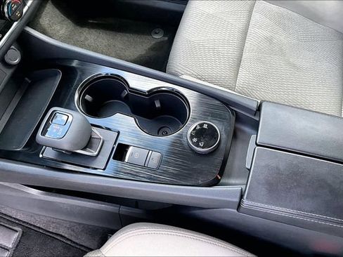 Used 2025 Nissan Rogue SV AWD/4WD image 17