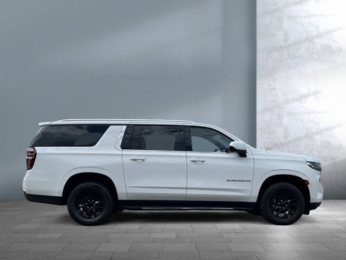 Used 2024 Chevrolet Suburban LT AWD/4WD image 7