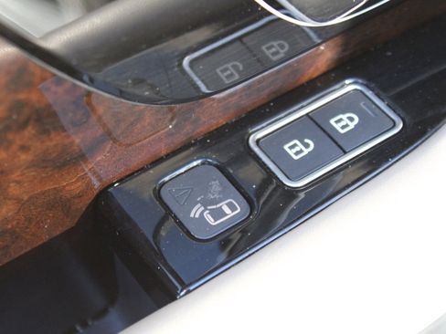 Used 2022 Land Rover Range Rover P525 Westminster Edition image 36