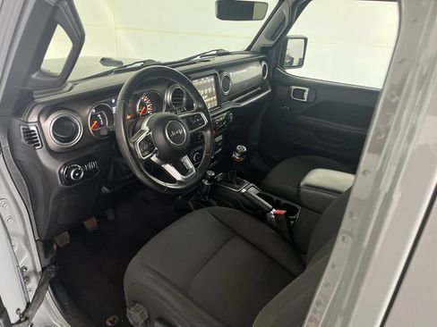 Used 2018 Jeep Wrangler Unlimited Sahara AWD/4WD image 25