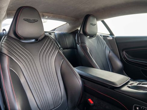 Used 2019 Aston Martin DB11 Coupe image 23