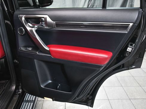 Used 2023 Lexus GX 460 Luxury w/ Sport Design Package image 13