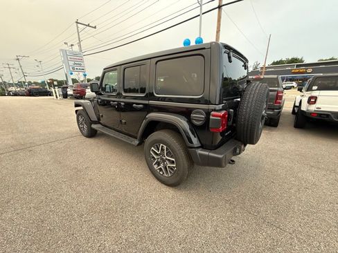 New 2026 Jeep Wrangler Unlimited Sahara AWD/4WD image 3