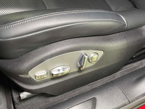 Certified 2025 Porsche Macan Turbo image 17