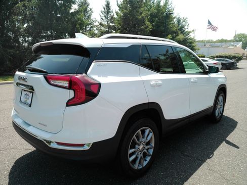 Certified 2022 GMC Terrain SLT w/ Infotainment Package II AWD/4WD image 6