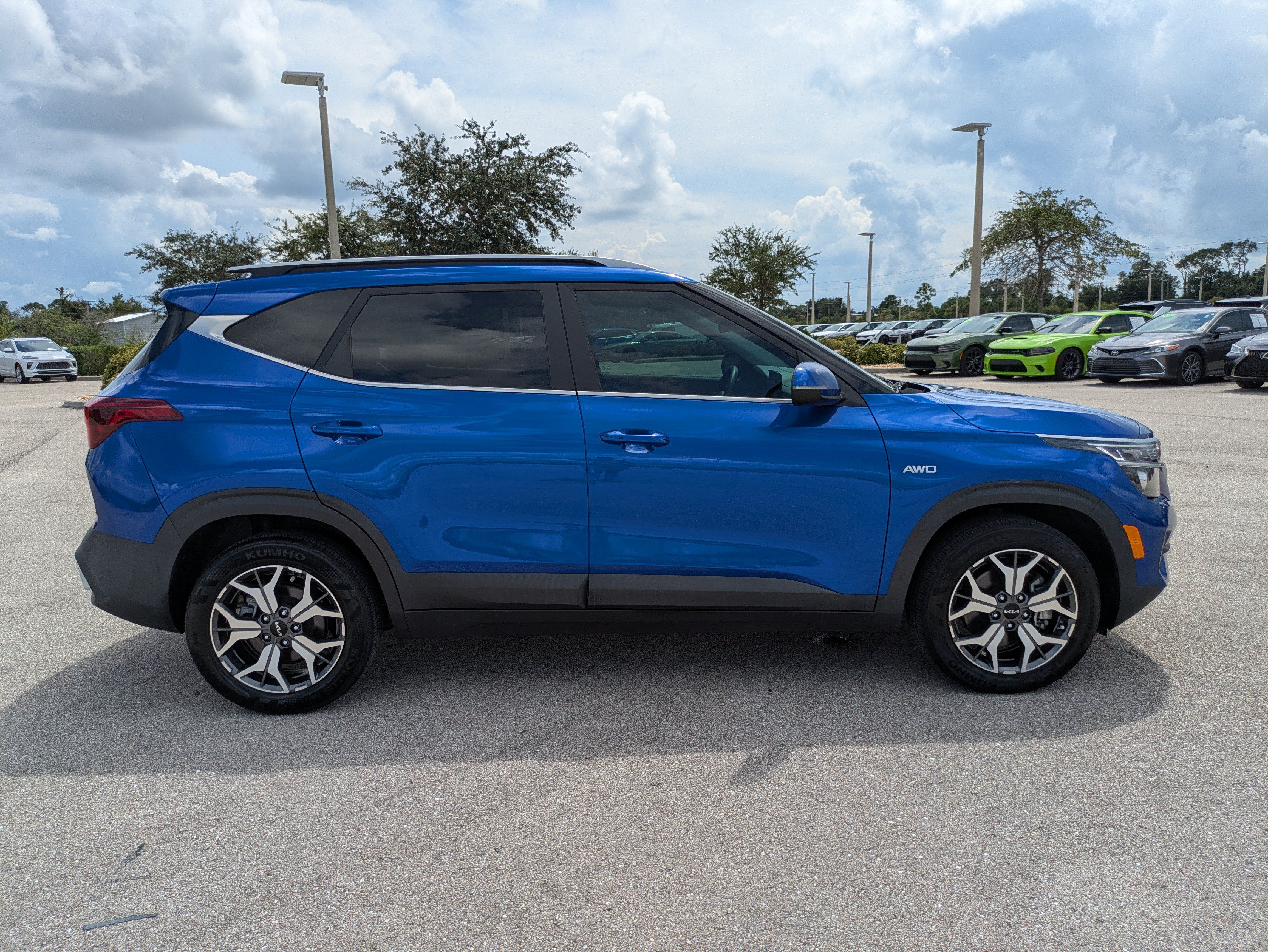 Used 2023 Kia Seltos EX AWD/4WD image 3