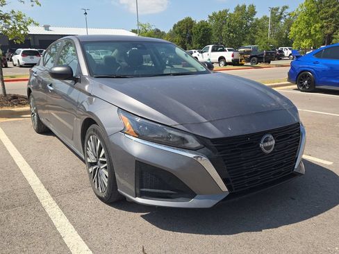 Used 2025 Nissan Altima 2.5 SV FWD image 4