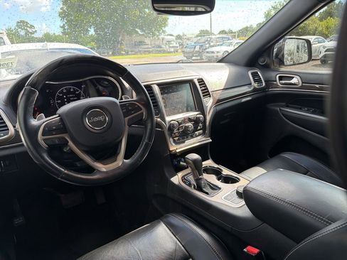 Used 2017 Jeep Grand Cherokee Overland AWD/4WD image 11