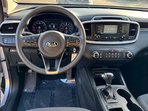 Used 2018 Kia Sorento LX image 10