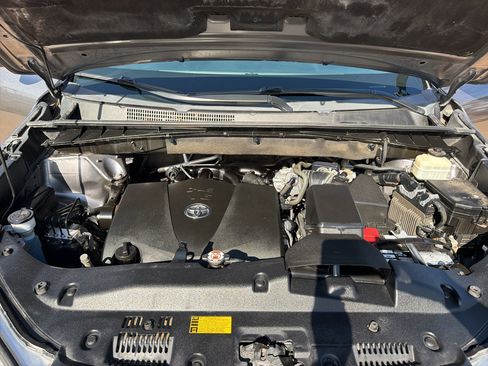 Used 2018 Toyota Highlander XLE FWD image 17