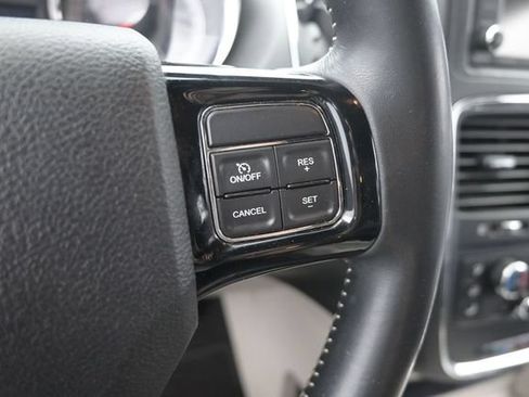 Used 2018 Dodge Grand Caravan SXT FWD image 31