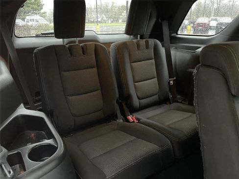 Used 2017 Ford Explorer XLT FWD image 36