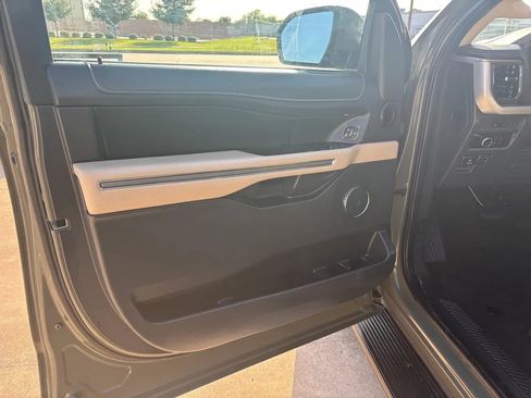 Used 2024 Ford Expedition Max XLT image 9