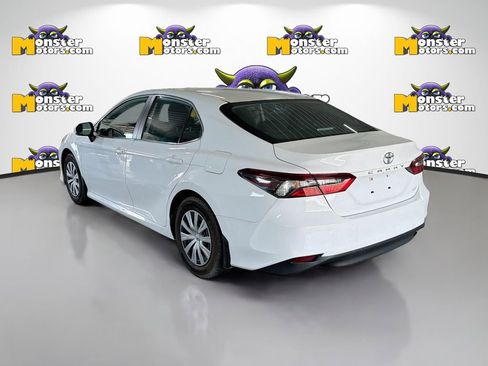 Used 2022 Toyota Camry LE FWD image 6