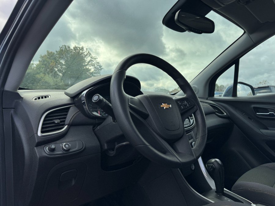 Used 2018 Chevrolet Trax LS w/ LPO, Protection Package FWD image 14
