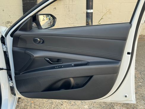 Used 2025 Hyundai Elantra Sport FWD image 37