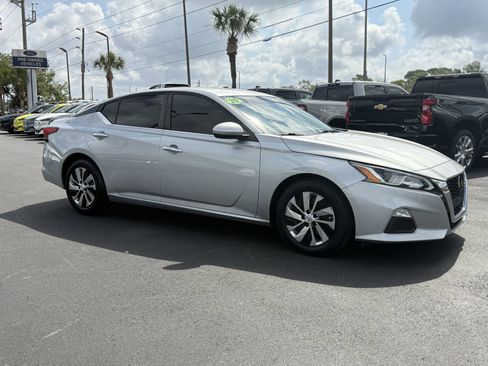 Used 2020 Nissan Altima 2.5 S FWD image 2