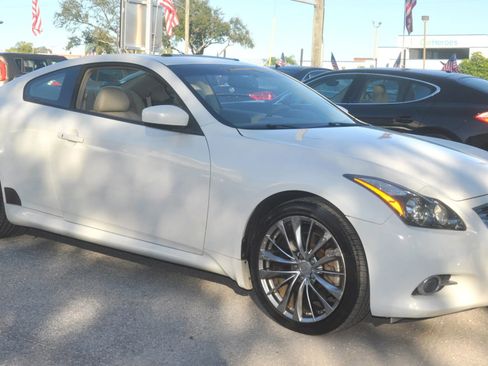 Used 2011 INFINITI G37 Journey w/ Premium Pkg image 39
