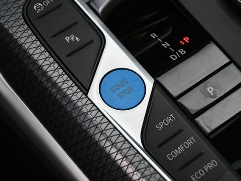 Used 2025 BMW i4 eDrive40 w/ M Sport Package image 18