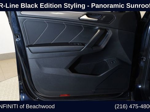 Used 2022 Volkswagen Tiguan SE R-Line image 9