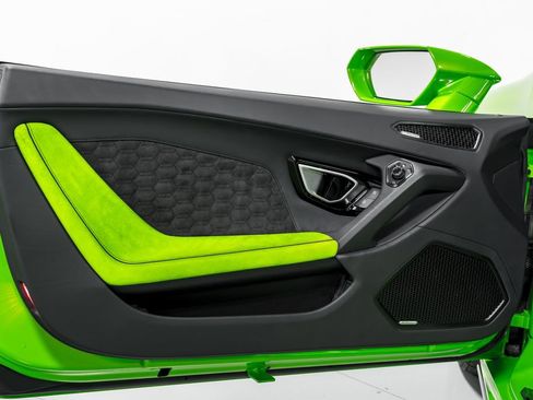Used 2022 Lamborghini Huracan EVO RWD image 9