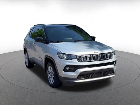 Used 2025 Jeep Compass Limited AWD/4WD image 3