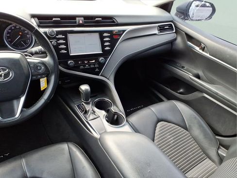 Used 2018 Toyota Camry SE image 14