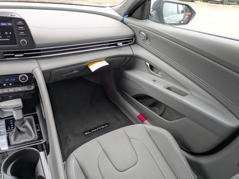 New 2026 Hyundai Elantra SEL Sport Premium FWD image 17