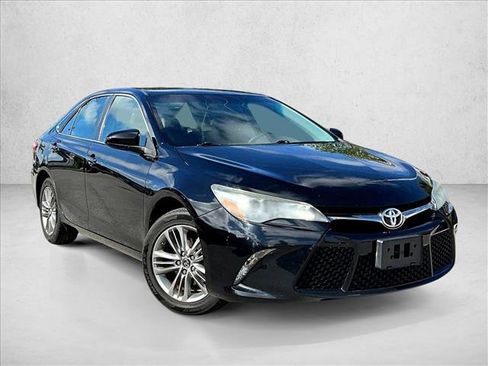 Used 2017 Toyota Camry SE image 12