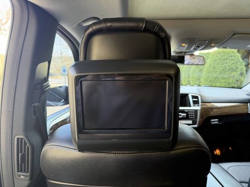 Used 2013 Mercedes-Benz GL 450 4MATIC image 34