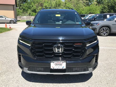 Used 2023 Honda Pilot TrailSport image 3