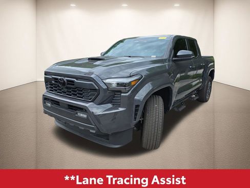 Used 2025 Toyota Tacoma TRD Sport w/ TRD Sport Upgrade Package RWD image 11