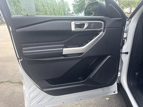 Used 2022 Ford Explorer XLT w/ Equipment Group 202A RWD image 9