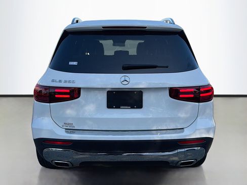Used 2025 Mercedes-Benz GLB 250 image 4