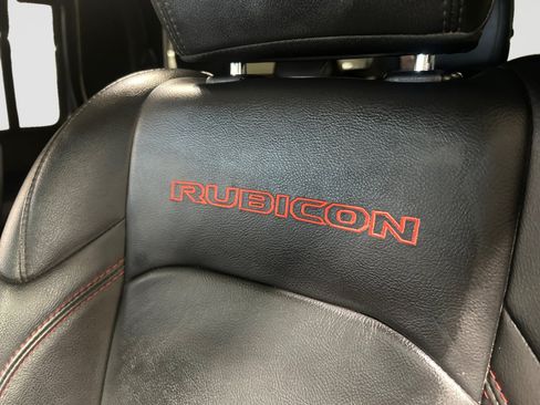 Used 2022 Jeep Gladiator Rubicon w/ Cold Weather Group AWD/4WD image 11