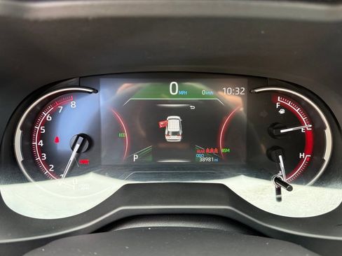 Used 2025 Toyota RAV4 XLE AWD/4WD image 32