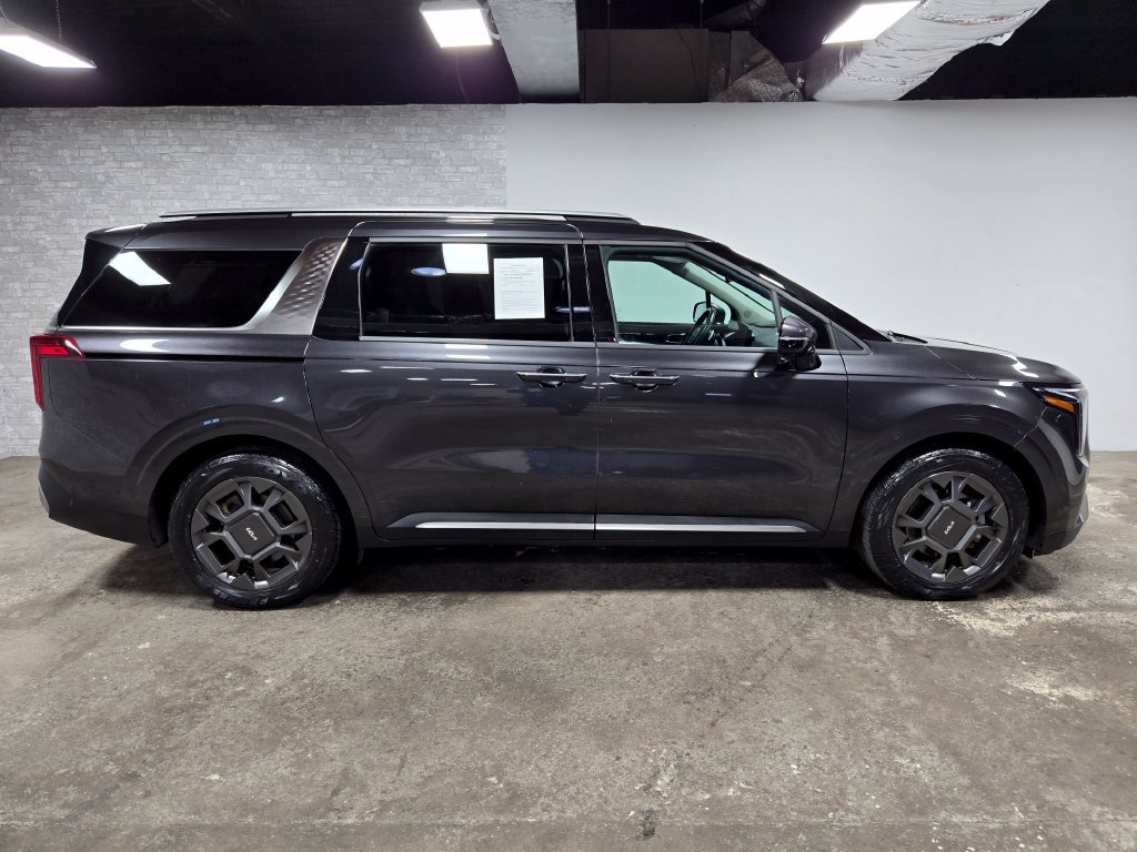 Used 2025 Kia Carnival SX FWD image 3