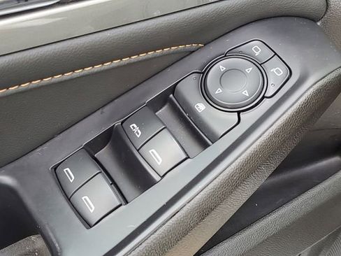 Used 2021 Chevrolet Traverse LT FWD image 16