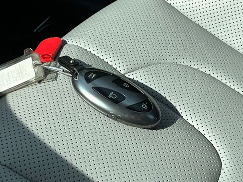 Used 2025 Hyundai Elantra Limited image 21