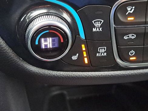 Used 2023 Chevrolet Equinox Premier image 15