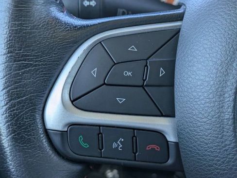 Used 2019 Jeep Renegade Trailhawk AWD/4WD image 22
