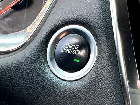 Used 2023 Chevrolet Traverse LT FWD image 20