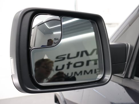 Used 2019 RAM 1500 Laramie AWD/4WD image 40